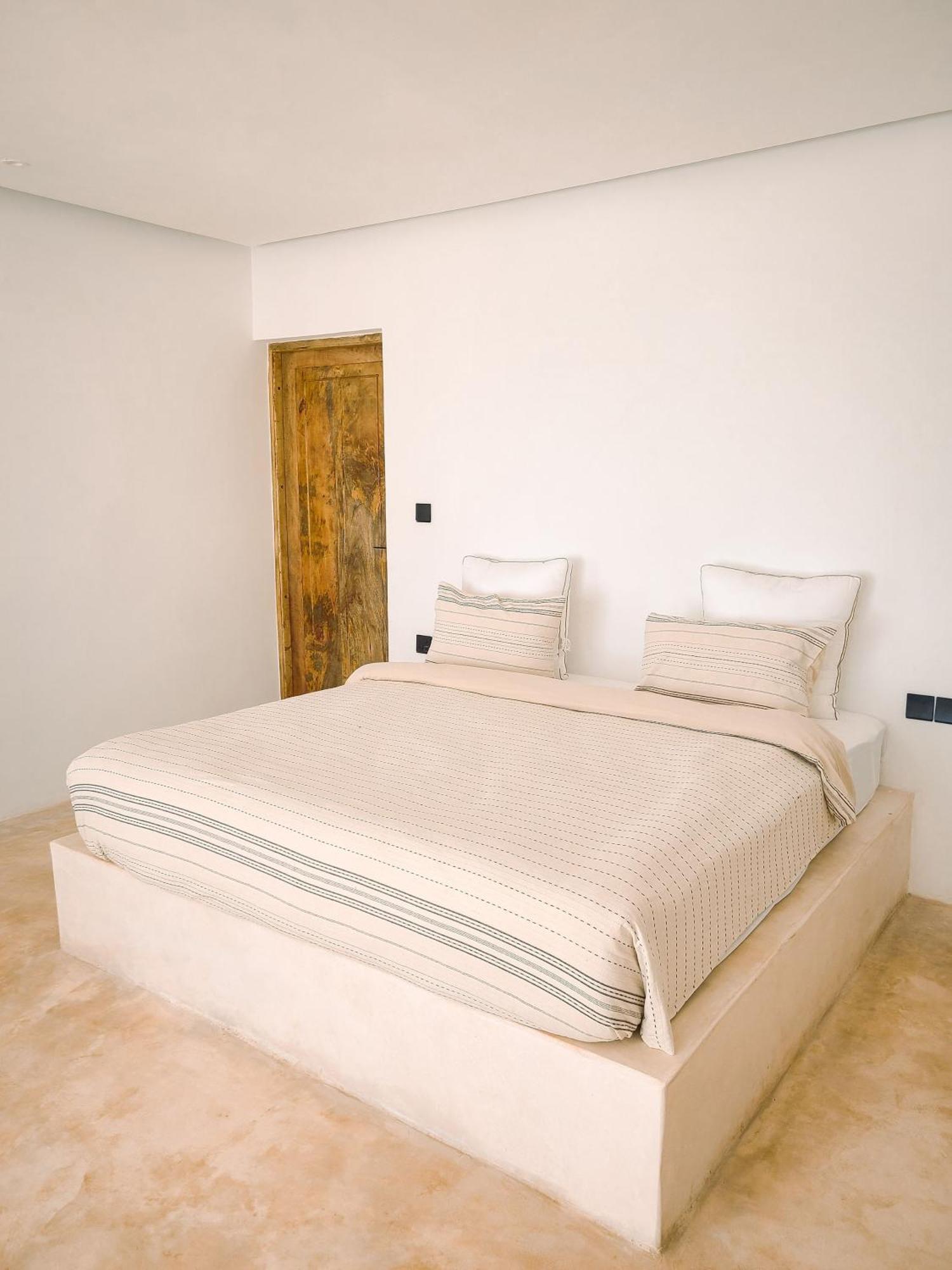 Hotel Le Saint Tropez à Kidoti Extérieur photo